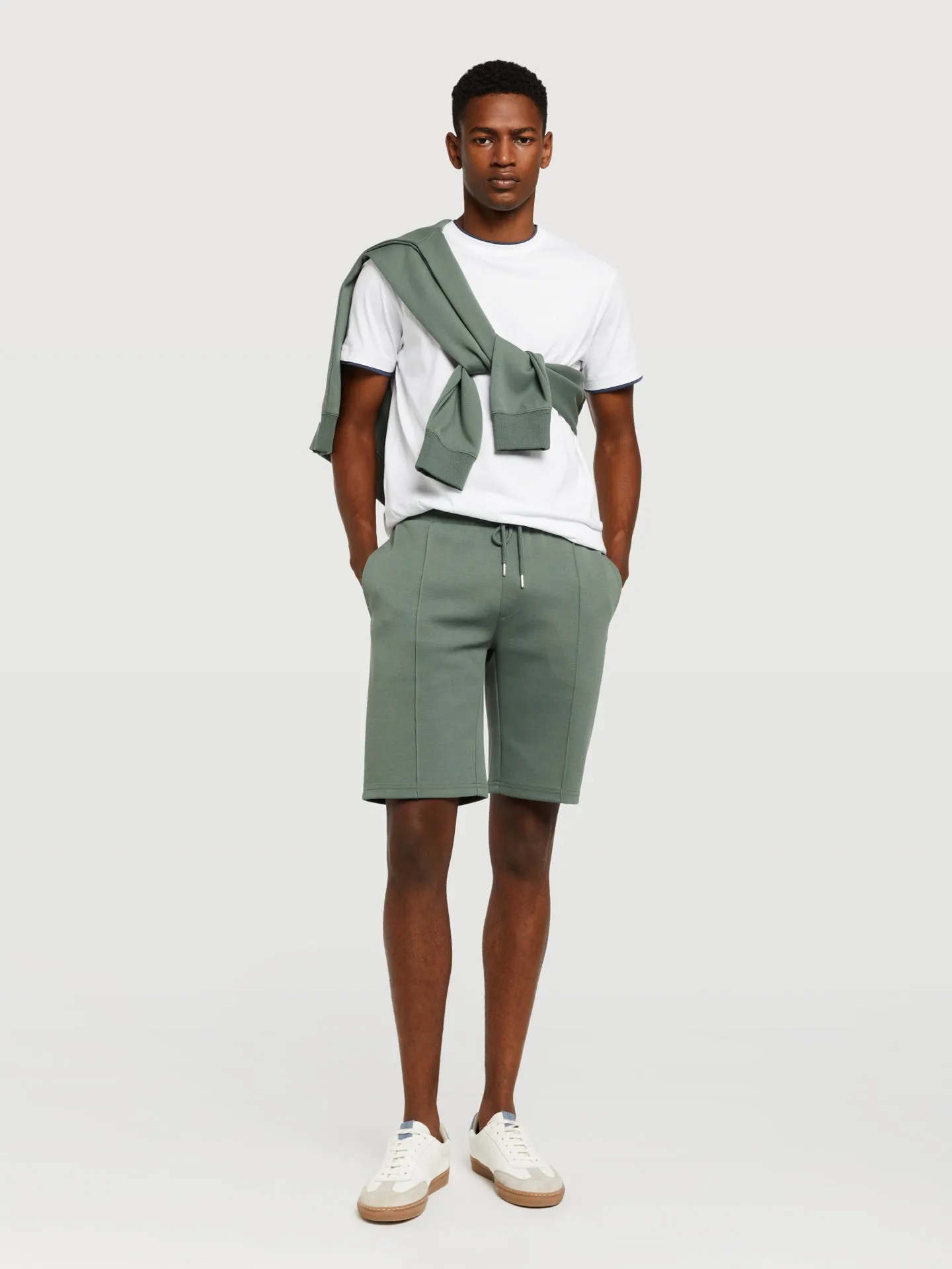Luxe leisure edition t-shirt with double layer collar and cuffs